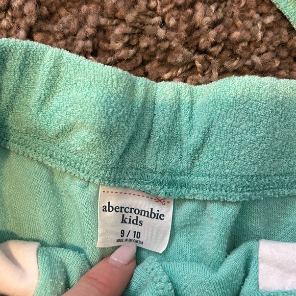 Abercrombie Kids fleece hoodie and shorts set. Size 9/10 - Picture 5 of 9